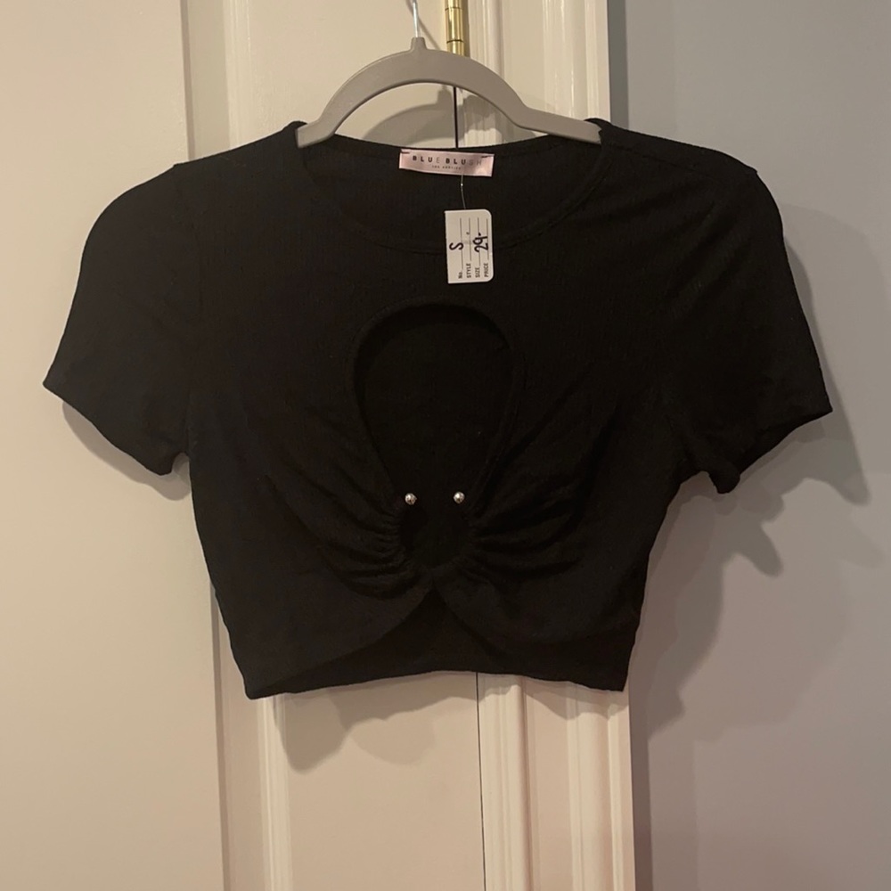 NWT cut out black cropped top